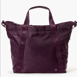 LIKE NEW Lululemon Carry The Day Bag - Dark Abode